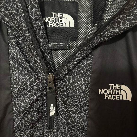 ⚡️The North Face Geometric Black and White Jacket Windwall Size Medium - Picture 9 of 9